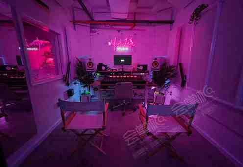 Creative Production Studio w/ Lush Tropical Vibes